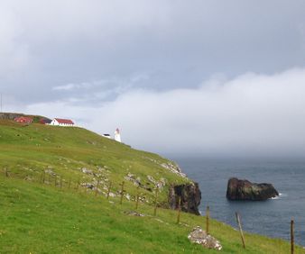 LIGHTHOUSE-FAROE-TUR-WITH-ENNIWAY